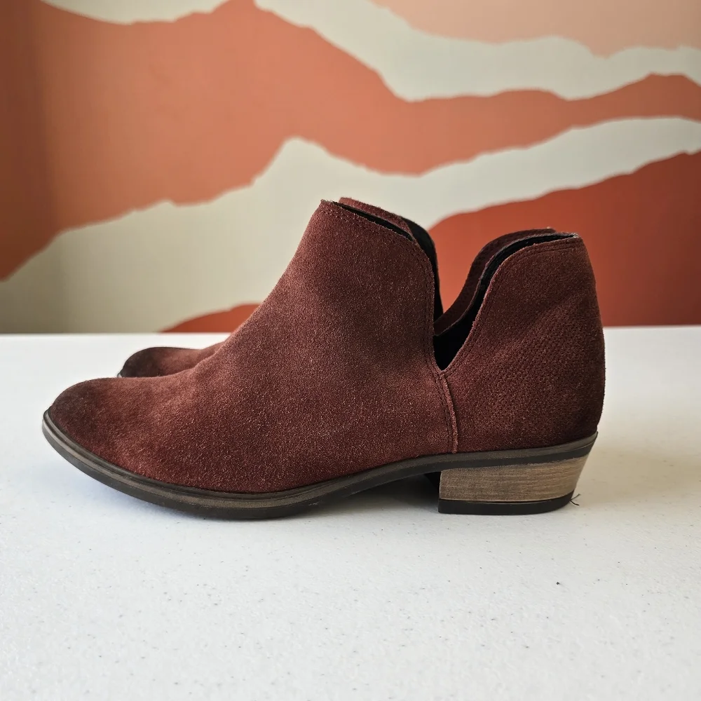 Crevo Womens Leighton Boot Size 9 Red Suede Bootie Block Heel Boho Distressed‎